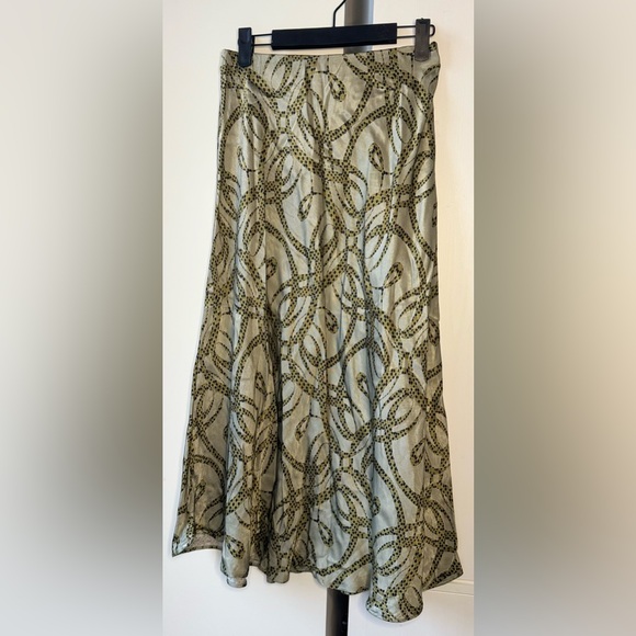 H&M Green Patterned Skirt - Picture 1 of 2